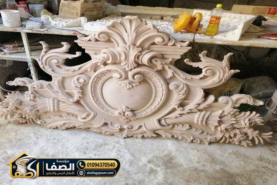 تثبيت ألواح وزخارف GRP وتشطيب الفواصل