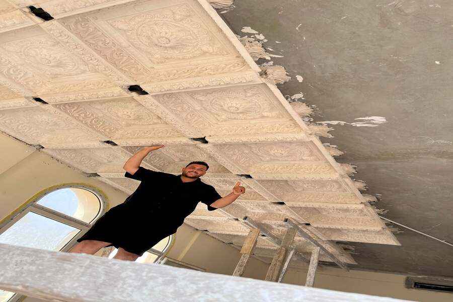 تنفيذ زخارف وتجهيز اماكن الاضاءة في اسقف الفلل بالقاهرة